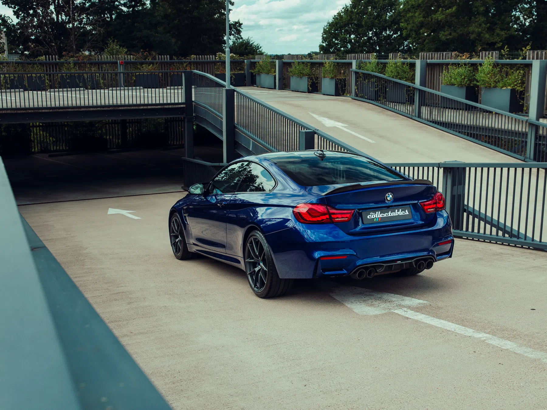 BMW M4 CS blauw